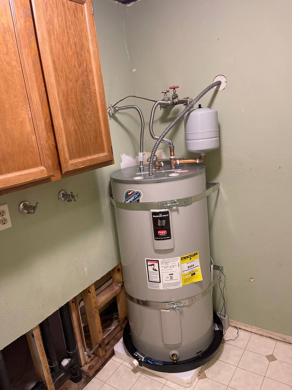Water heater (10)